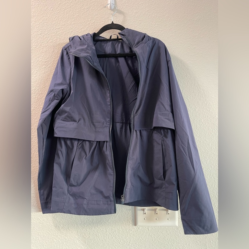 lululemon navy water resistant jacket size 6